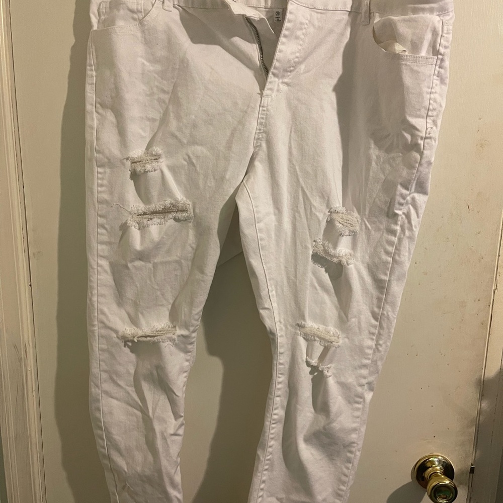 White distressed skinny jeans